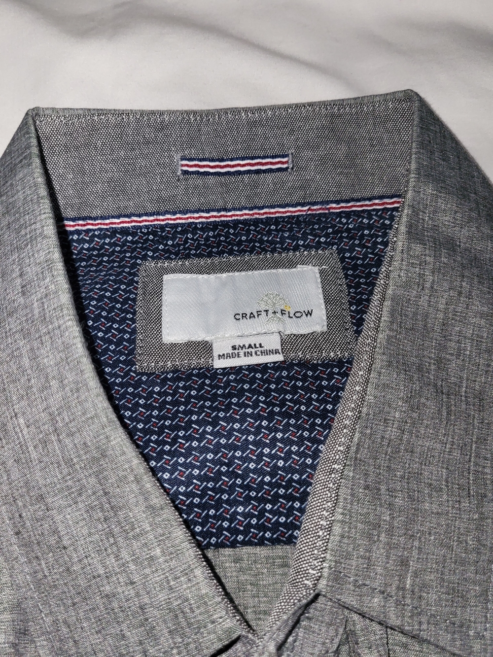 Men's Short-Sleeve Grey Dress Shirt with Contrast Trim - Picture 2 of 3